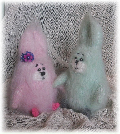 коллекционная вязаная игрушка зайчики,вязание,зайка моя я твой зайчик,handmade toys by ludmila elina
